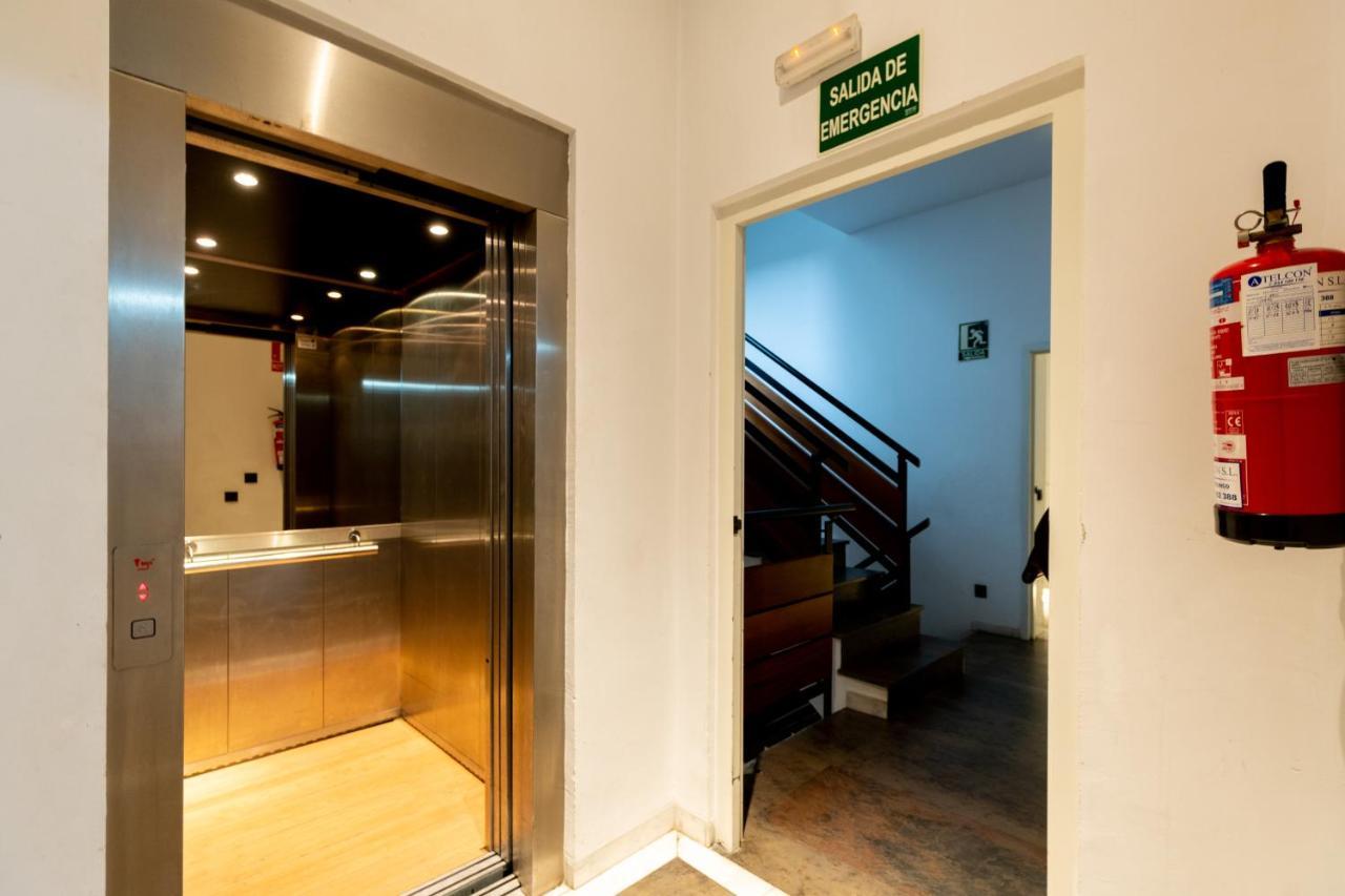 Cathedral Apartment, Upper Floor Apartment 세비야 외부 사진
