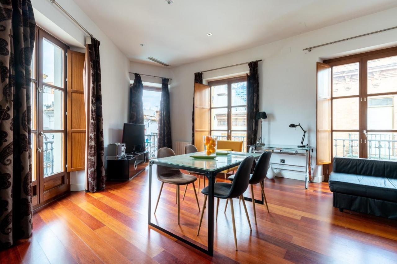 Cathedral Apartment, Upper Floor Apartment 세비야 외부 사진