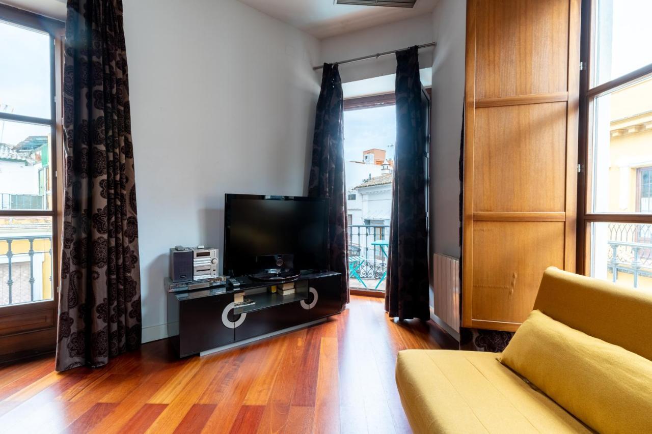 Cathedral Apartment, Upper Floor Apartment 세비야 외부 사진