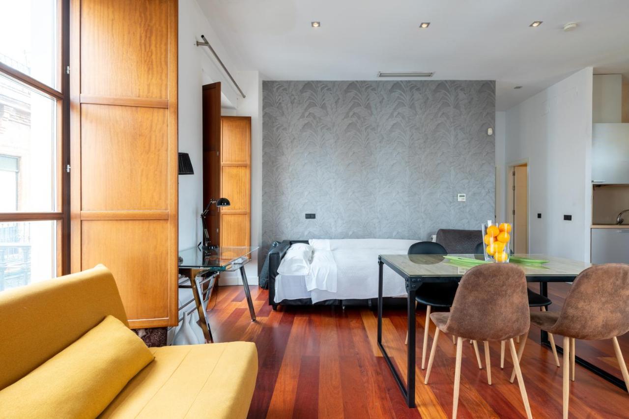 Cathedral Apartment, Upper Floor Apartment 세비야 외부 사진