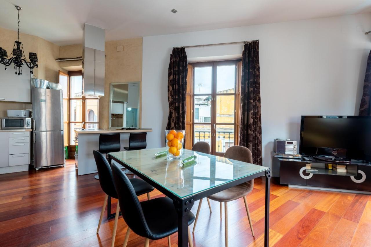 Cathedral Apartment, Upper Floor Apartment 세비야 외부 사진
