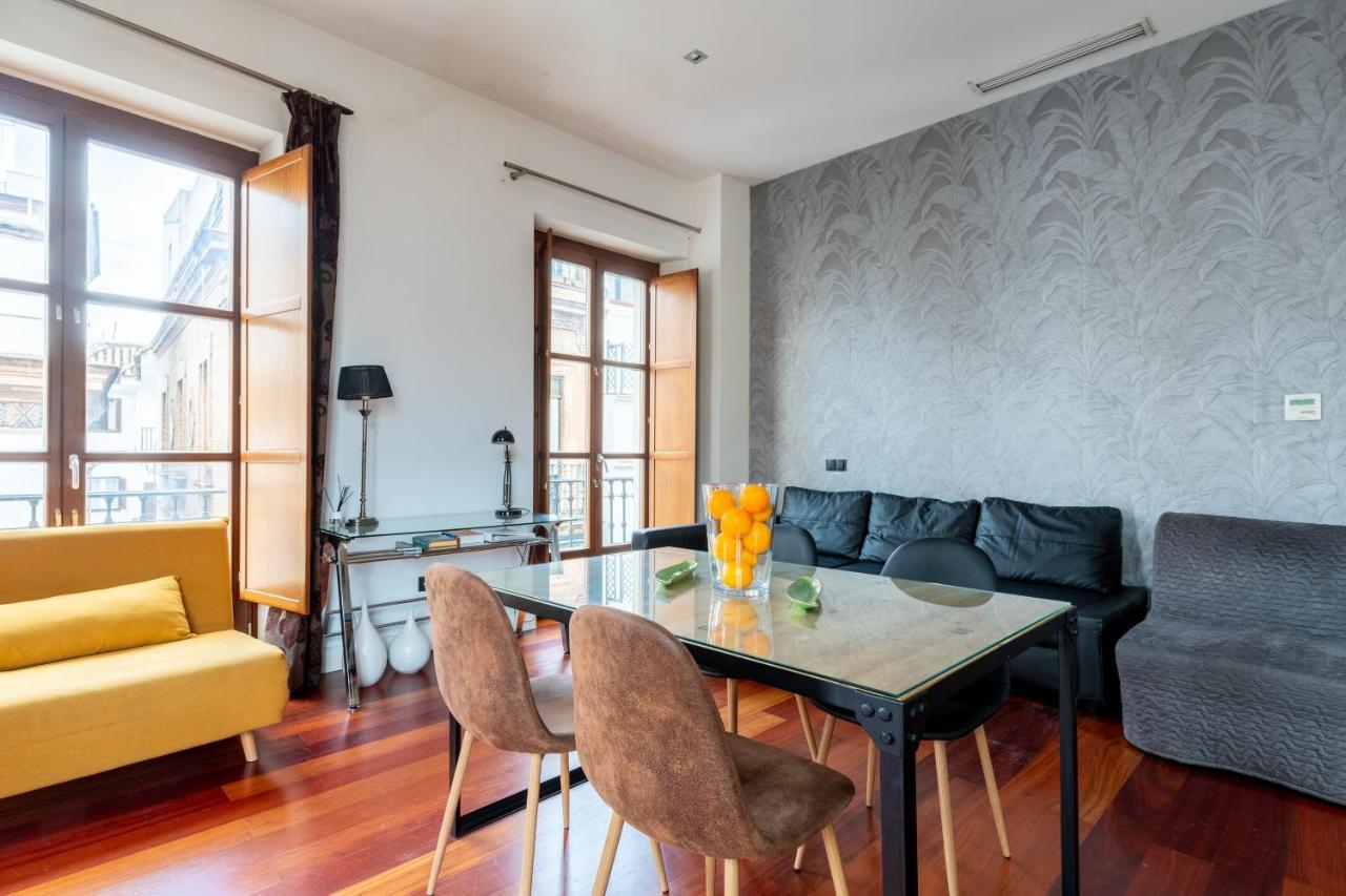 Cathedral Apartment, Upper Floor Apartment 세비야 외부 사진