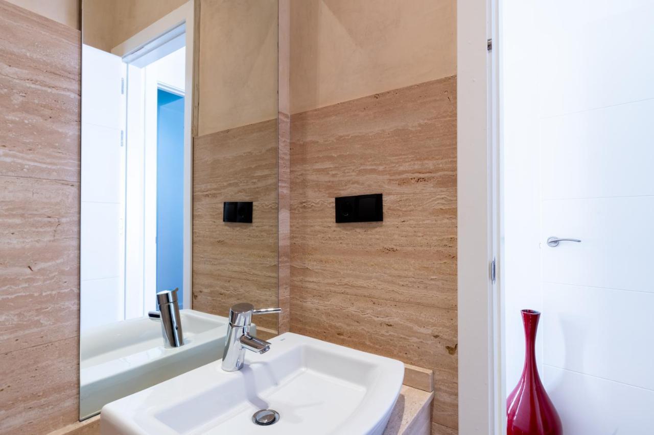 Cathedral Apartment, Upper Floor Apartment 세비야 외부 사진