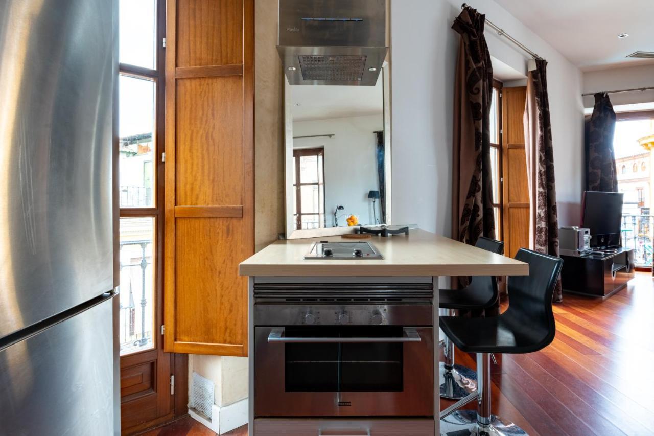 Cathedral Apartment, Upper Floor Apartment 세비야 외부 사진